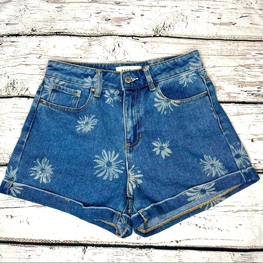 PacSun Daisy Denim Mom Shorts Size 25